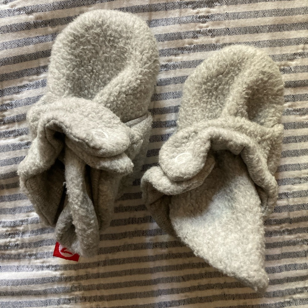 Cozie Fleece Gripper Baby Bootie in Heather Gray
